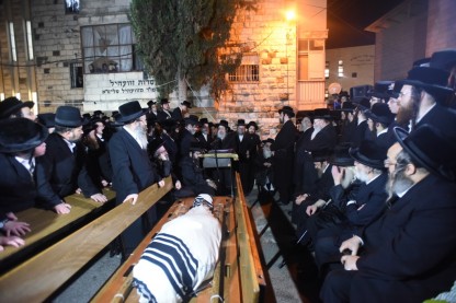 הלווית האדמו\"ר מזוויעהל צאנז
