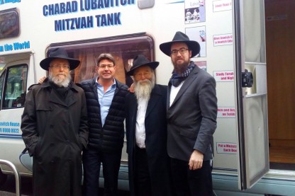אופיר אקוניס