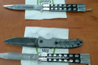 סכינים, שכונת סנהדריה