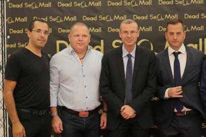 משמאל לימין: רונן מרדכי גרין עם דב לטבינוף, שר התיירות, עורך דין חגי אדורם